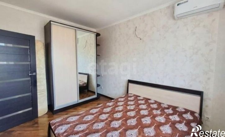 1-комн квартира ул Защитников Отечества, 5,  д. 5