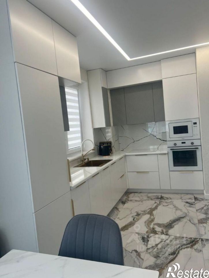 3-комн квартира б-р им. Адмирала Пустошкина, 11Б,  д. 11Б