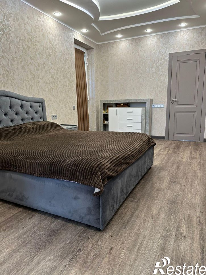 3-комн квартира Командорская , 9/2