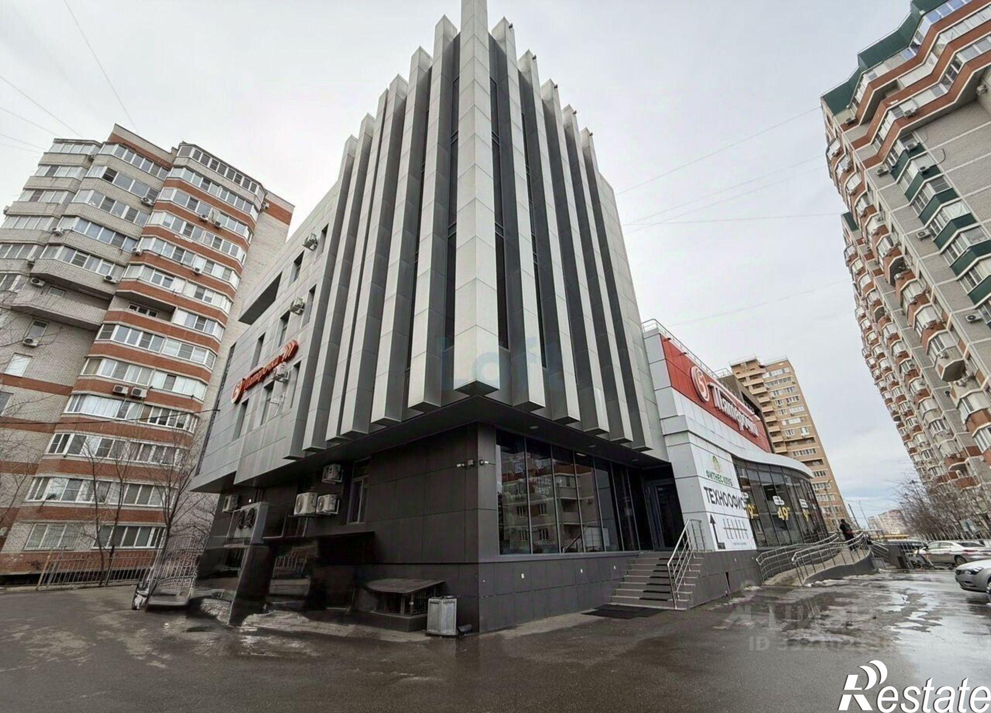 Купить торговое помещение за 290 002 000 рублей на ул им. Мачуги В.Н., 4