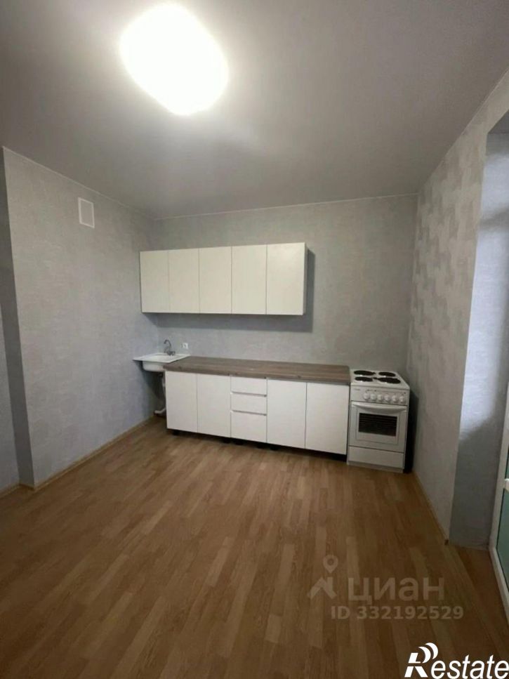 3-комн квартира улица Лётчика Позднякова, 2к21