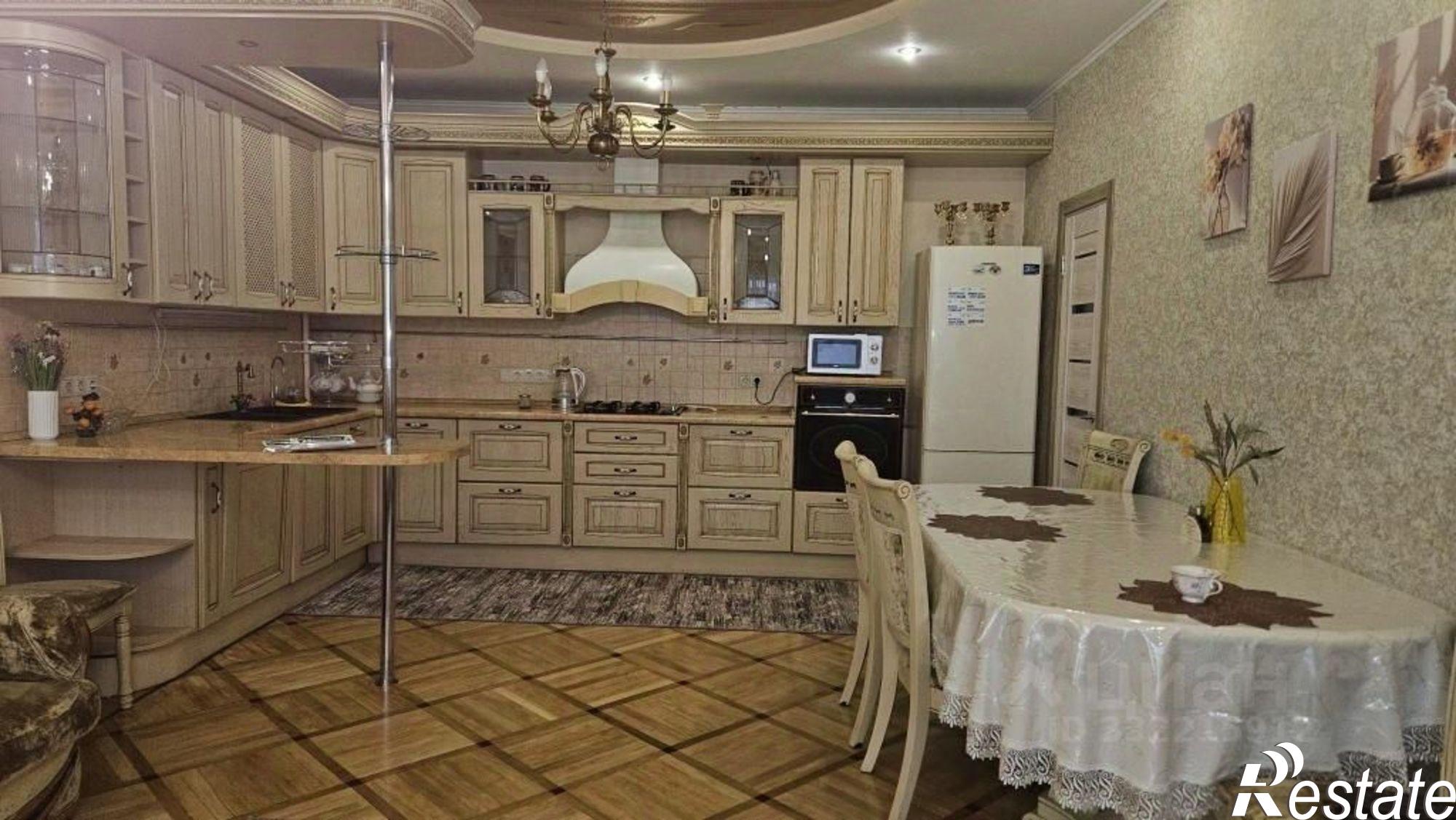 Сдать дачу, дом, коттедж за 80 000 рублей на ул Туапсинская, 38