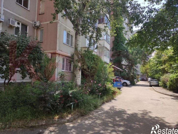 4-комн квартира им. 70-летия Октября ул.