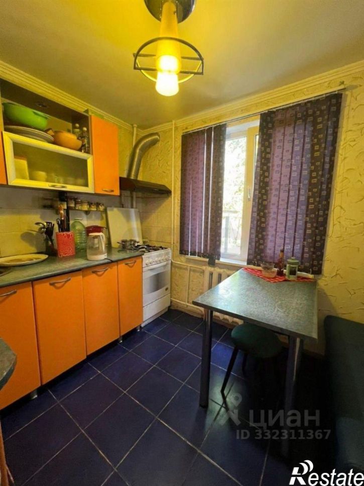 3-комн квартира пр-кт Чекистов, 4,  д. 4