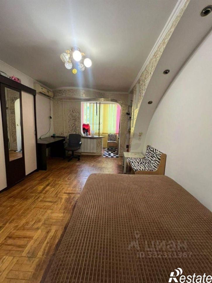 3-комн квартира пр-кт Чекистов, 4,  д. 4
