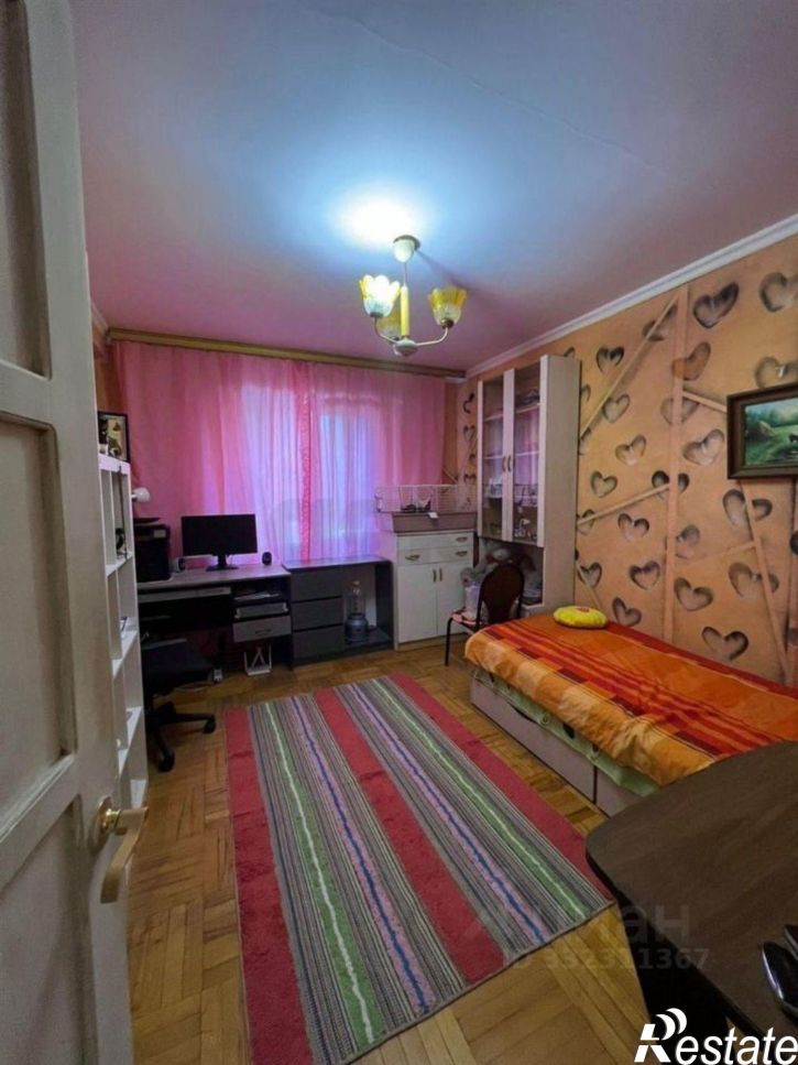 3-комн квартира пр-кт Чекистов, 4,  д. 4