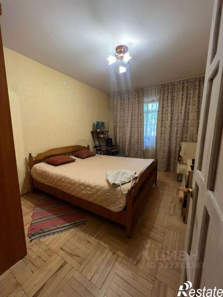 3-комн квартира пр-кт Чекистов, 4,  д. 4