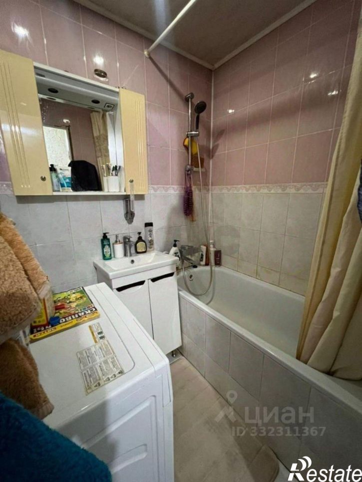 3-комн квартира пр-кт Чекистов, 4,  д. 4