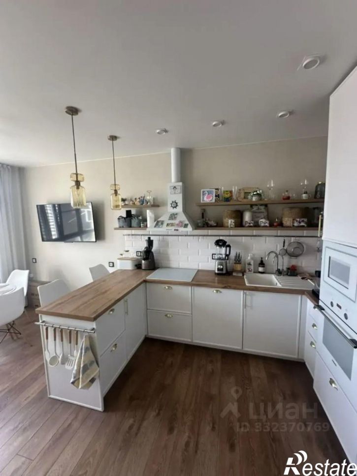 2-комн квартира б-р им. Адмирала Пустошкина, 11Б,  д. 11Б