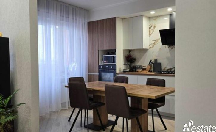 3-комн квартира микрорайон 2-я Площадка, улица Ветеранов, 83