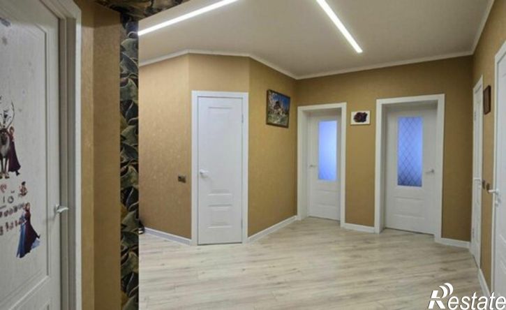 3-комн квартира микрорайон 2-я Площадка, улица Ветеранов, 83