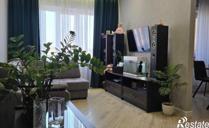 3-комн квартира микрорайон 2-я Площадка, улица Ветеранов, 83
