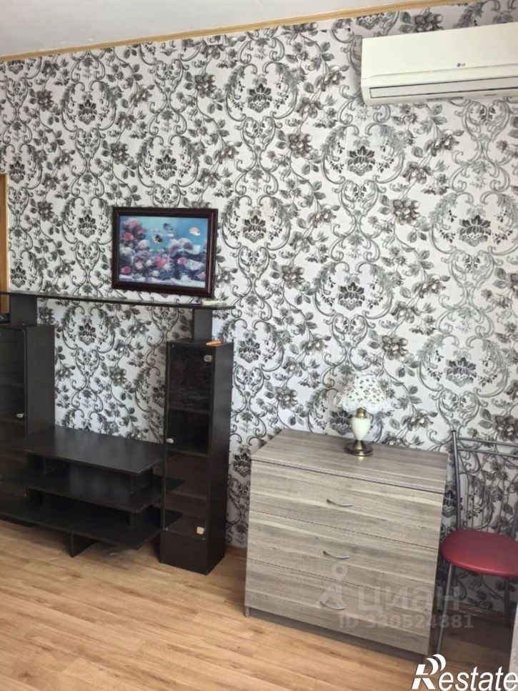 1-комн квартира пр-кт Чекистов, 42,  д. 42