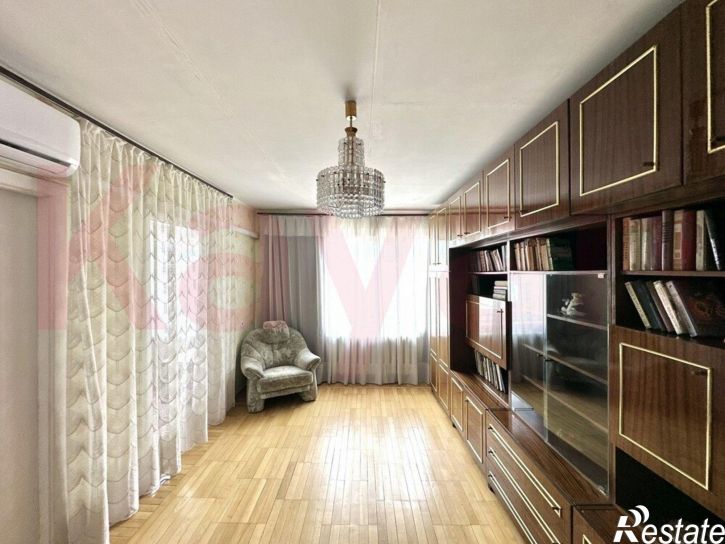 4-комн квартира Красных Партизан ул.
