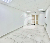 офис 65 кв м, этаж 1/17 ул им. Героя Сарабеева В.И., 7