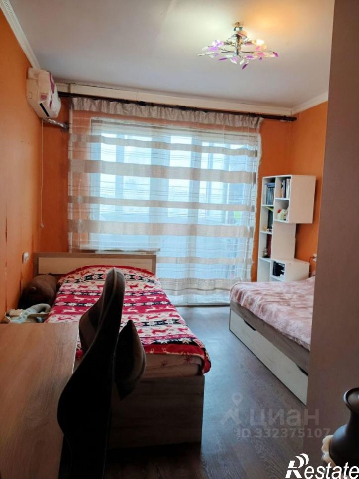 3-комн квартира пр-кт Чекистов, 13,  д. 13