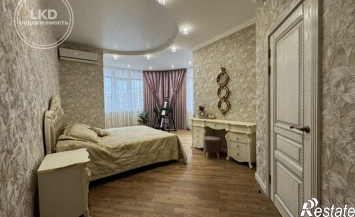 4-комн квартира б-р им. Клары Лучко, 10,  д. 10