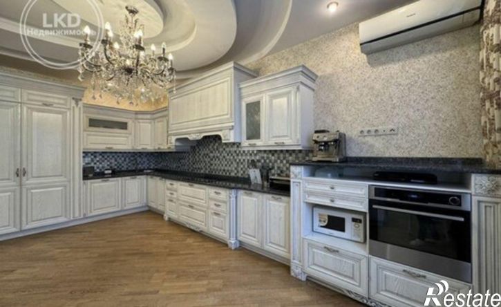 4-комн квартира б-р им. Клары Лучко, 10,  д. 10