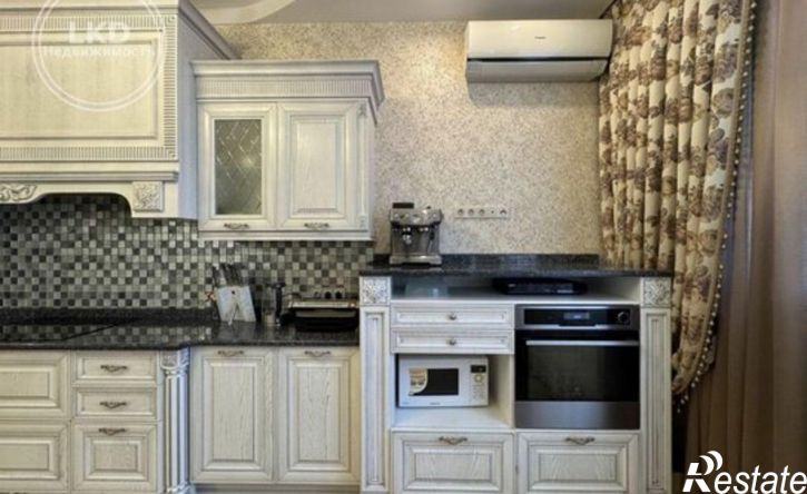 4-комн квартира б-р им. Клары Лучко, 10,  д. 10