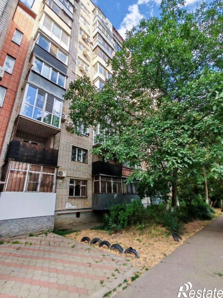 2-комн квартира ул КИМ, 1,  д. 1
