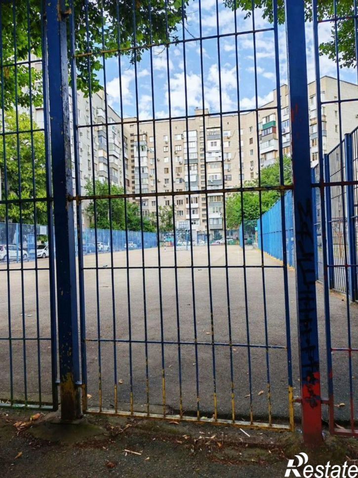 2-комн квартира ул КИМ, 1,  д. 1