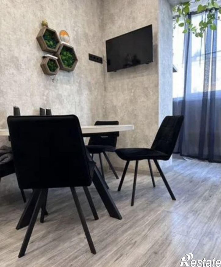 2-комн квартира ул им. Комарова В.М., 106Б 3,  д. 106Б 3,  к. 3