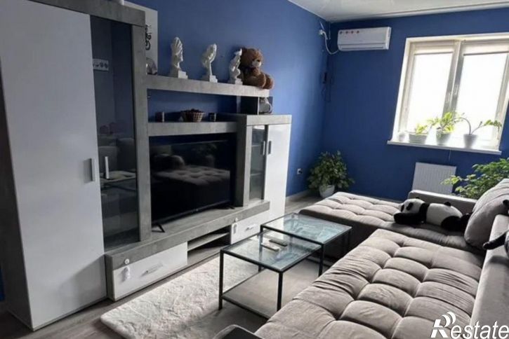 2-комн квартира ул им. Комарова В.М., 106Б 3,  д. 106Б 3,  к. 3