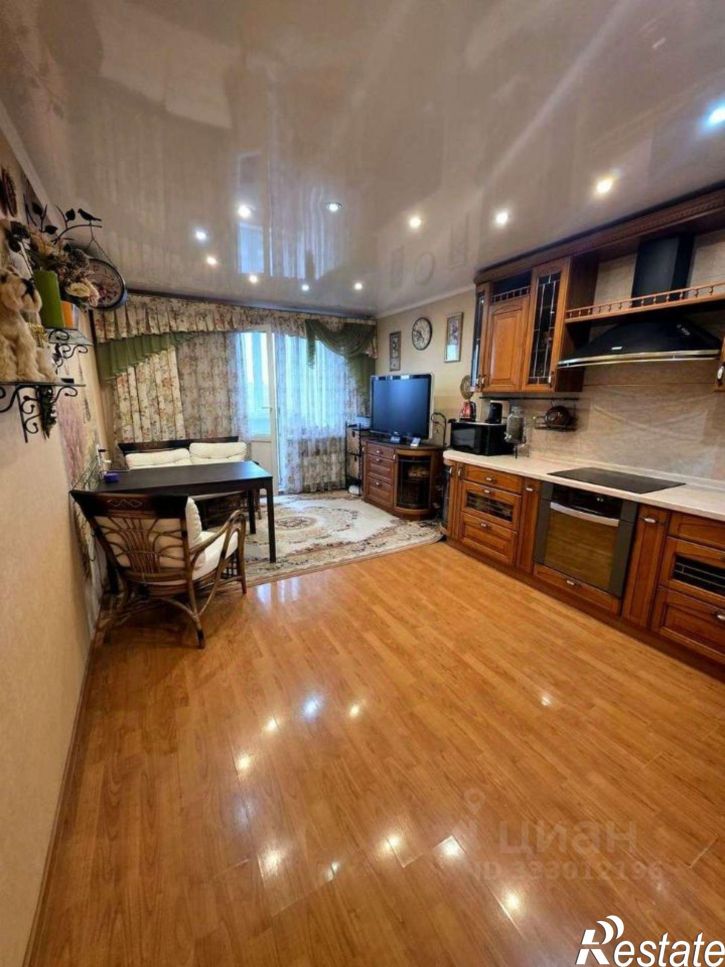 3-комн квартира пр-кт Чекистов, 38,  д. 38