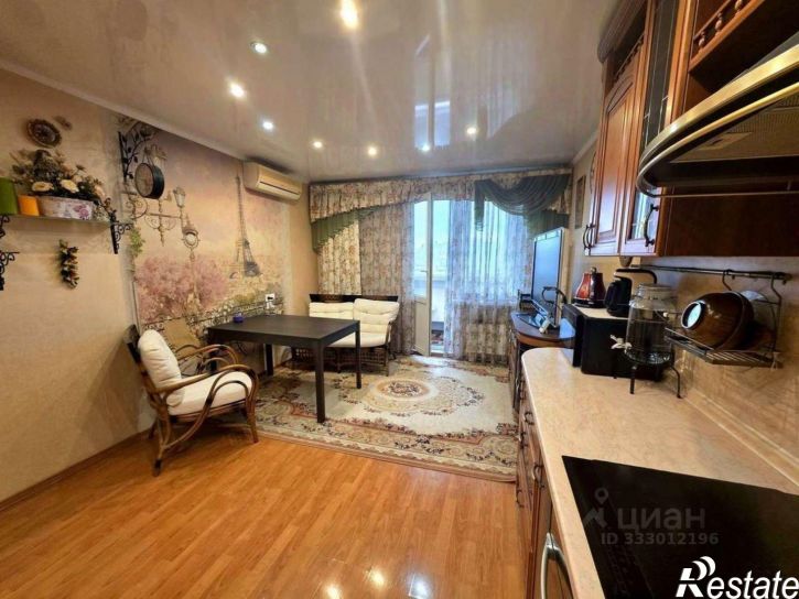 3-комн квартира пр-кт Чекистов, 38,  д. 38