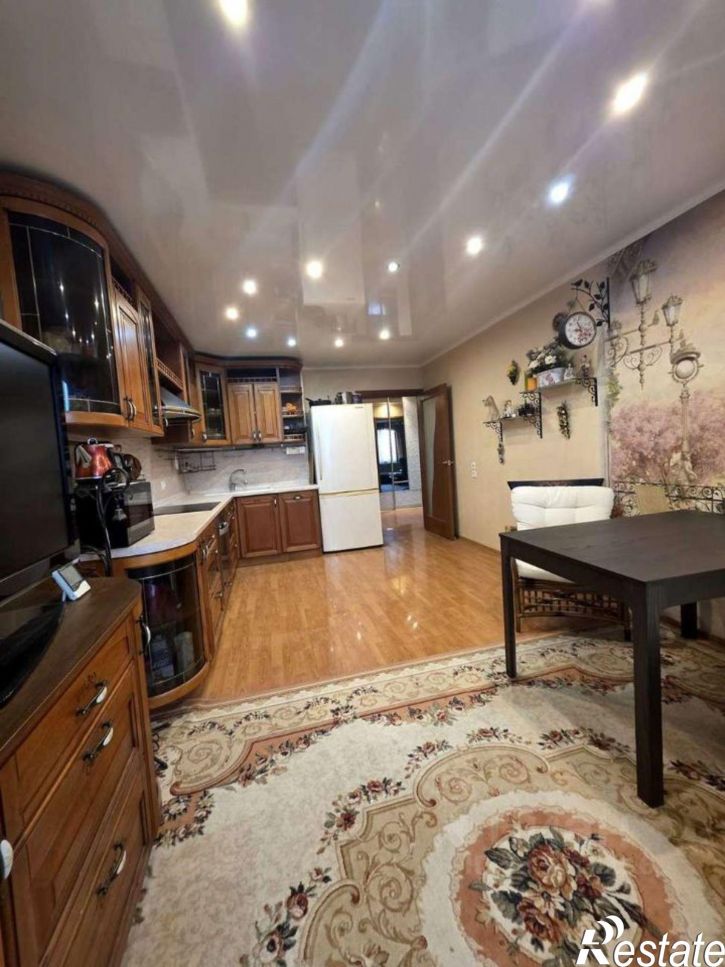 3-комн квартира пр-кт Чекистов, 38,  д. 38
