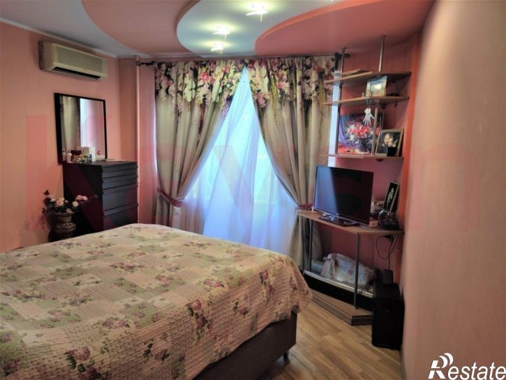 4-комн квартира им. 70-летия Октября ул.