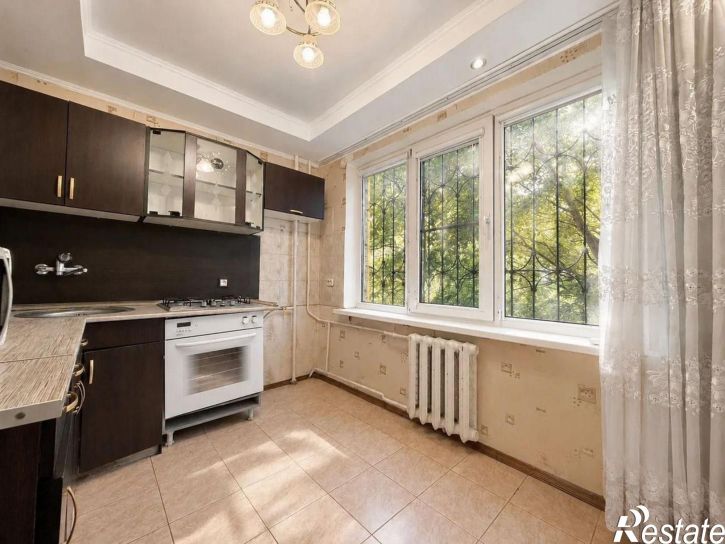 3-комн квартира ул Ставропольская, 180,  д. 180