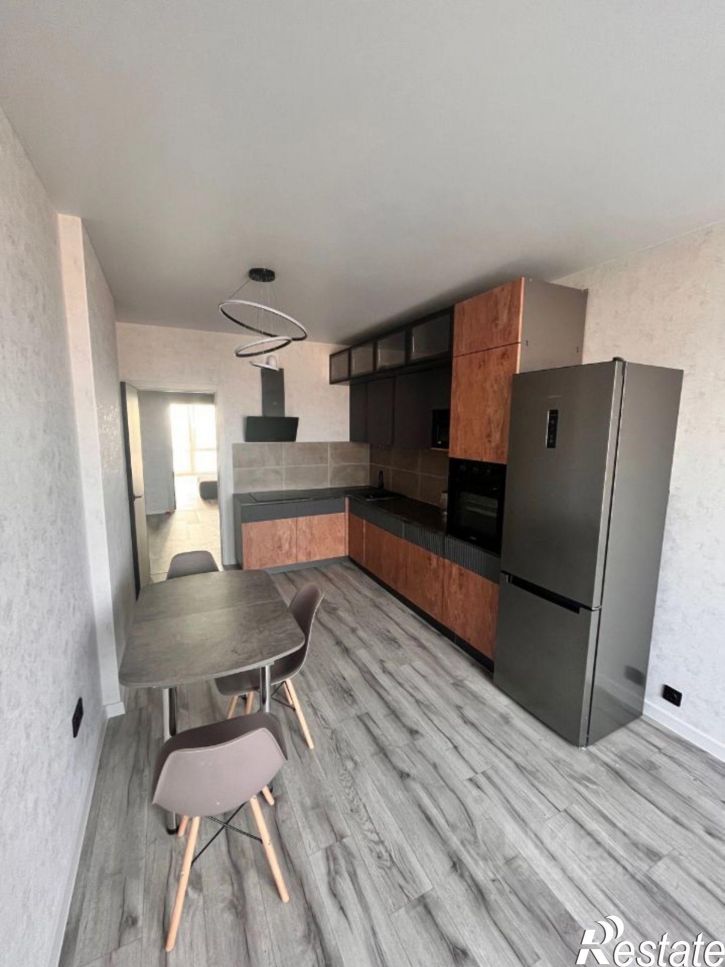 3-комн квартира микрорайон Любимово, 8