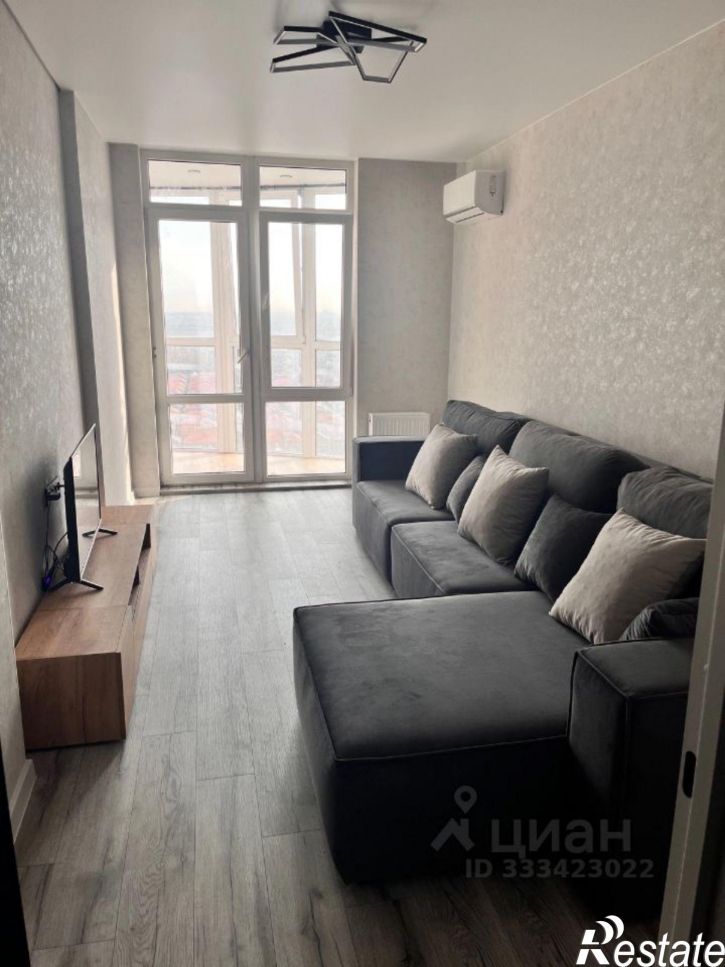 3-комн квартира микрорайон Любимово, 8
