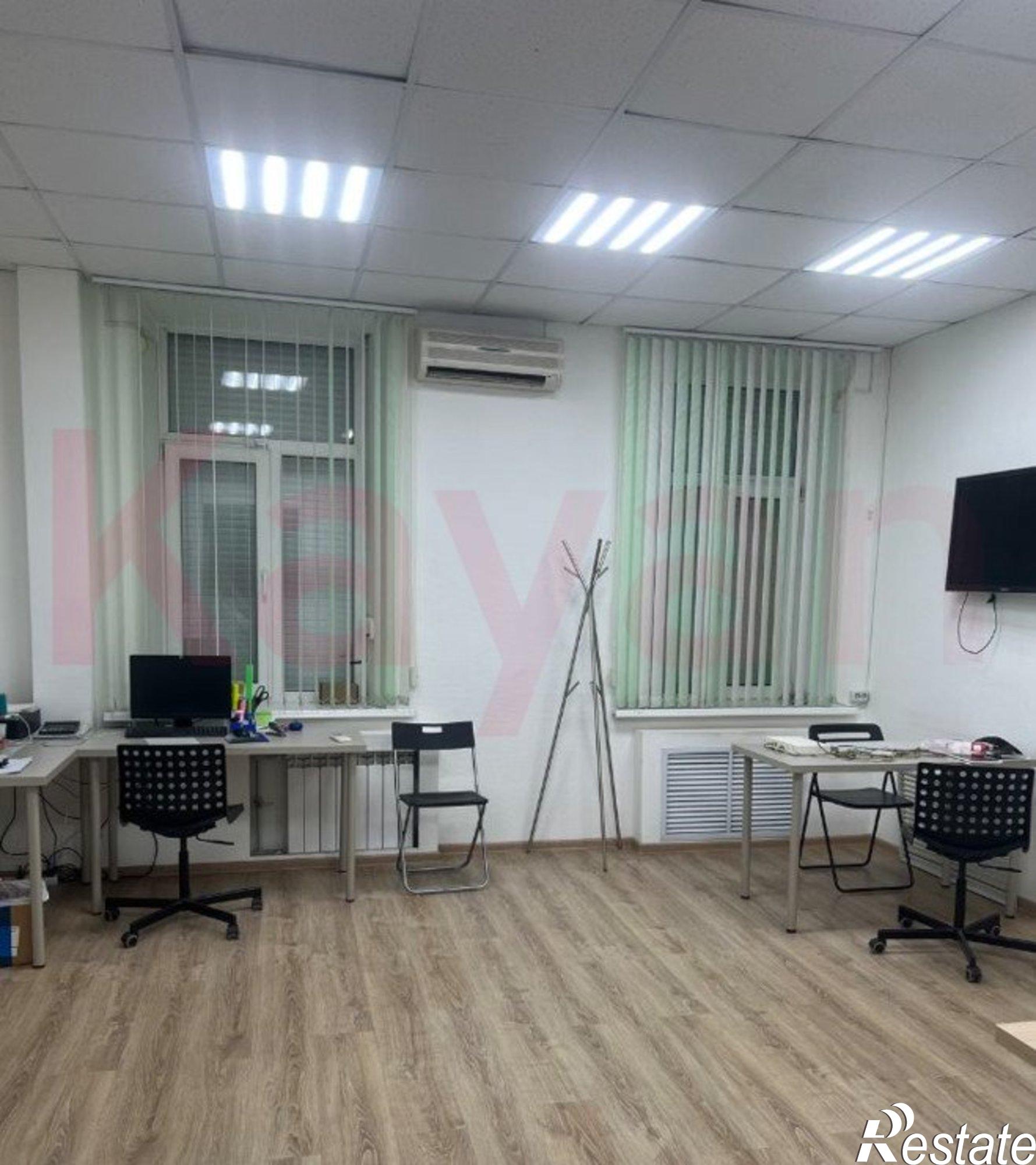 Сдать торговое помещение за 140 000 рублей на им. Ленина ул.