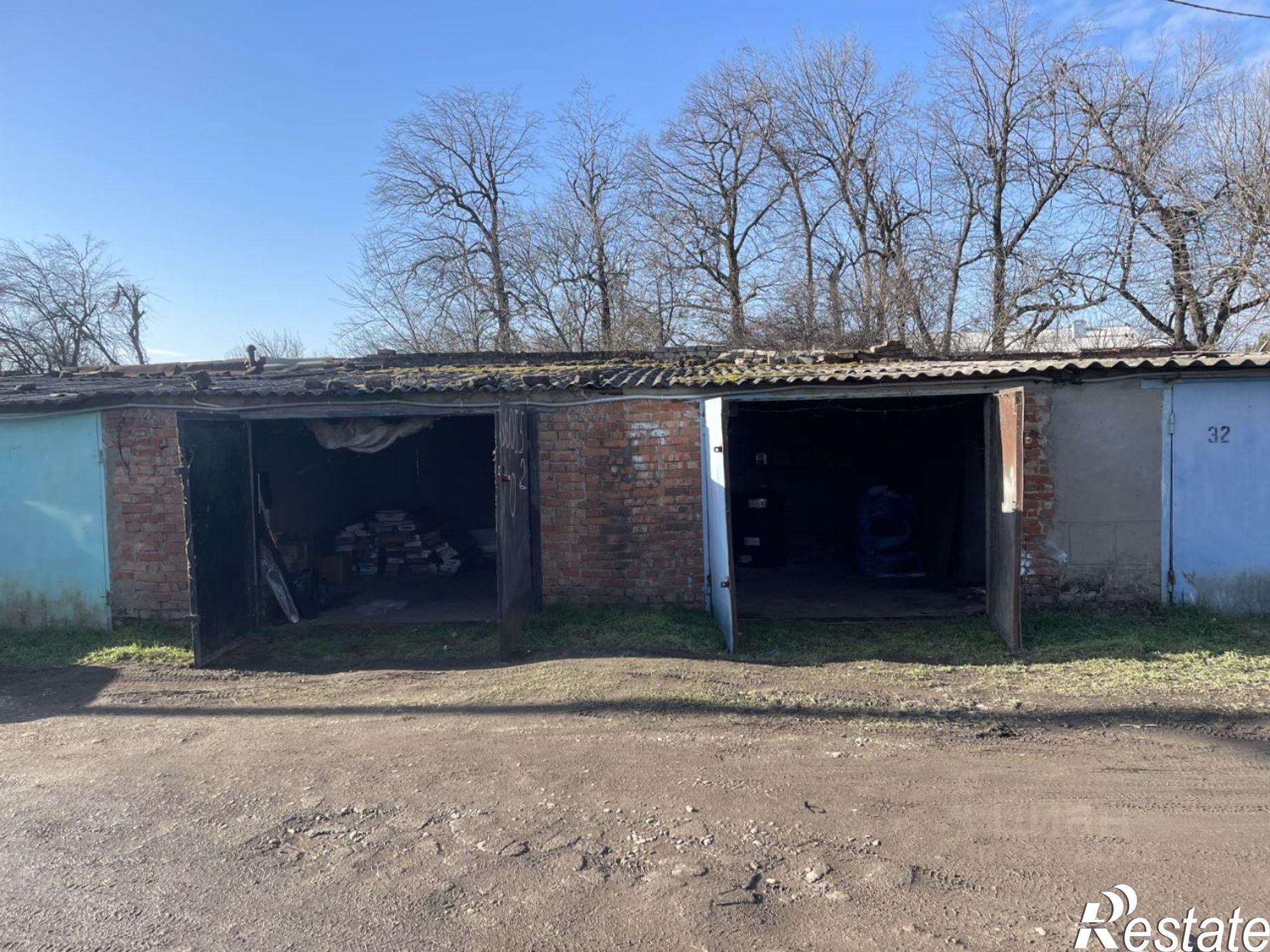 Купить гараж, место в паркинге за 1 600 020 рублей на ул Октябрьская, 2