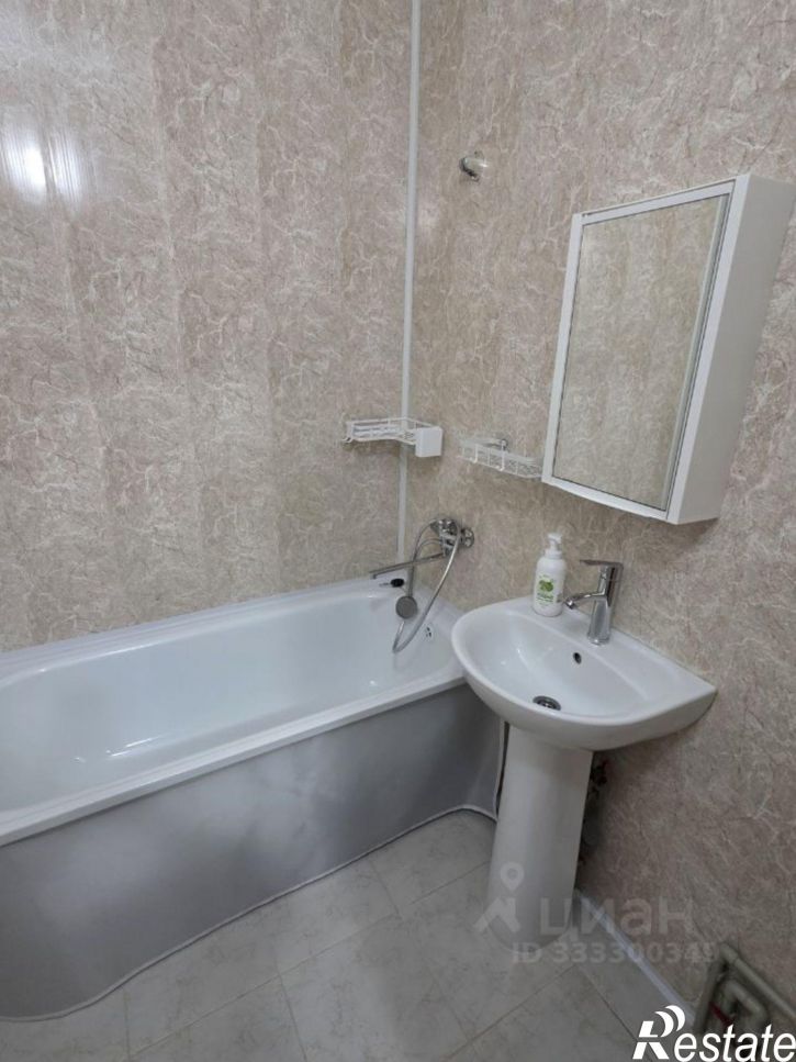 2-комн квартира ул им. Героя Яцкова И.В., 15 2,  д. 15 2,  к. 2