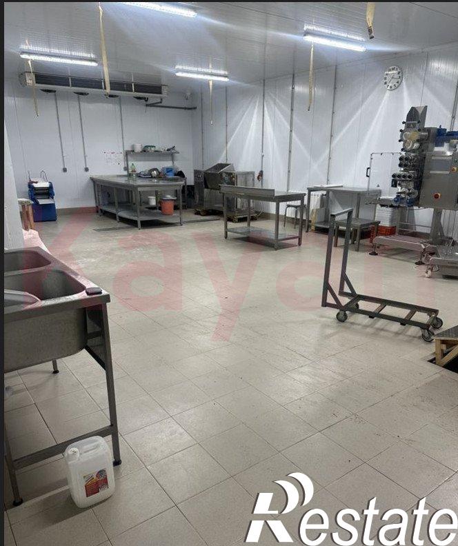 Сдать торговое помещение за 280 000 рублей на Коммунаров ул.