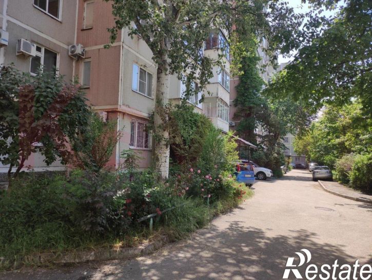 4-комн квартира им. 70-летия Октября ул.