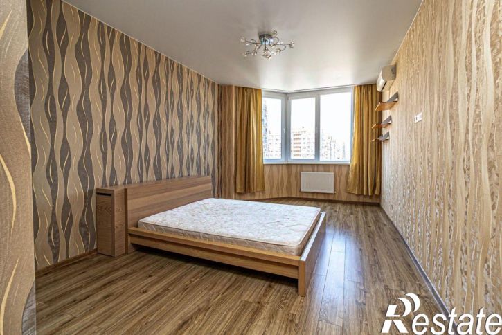 3-комн квартира улица Памяти Чернобыльцев, 8,  д. 8
