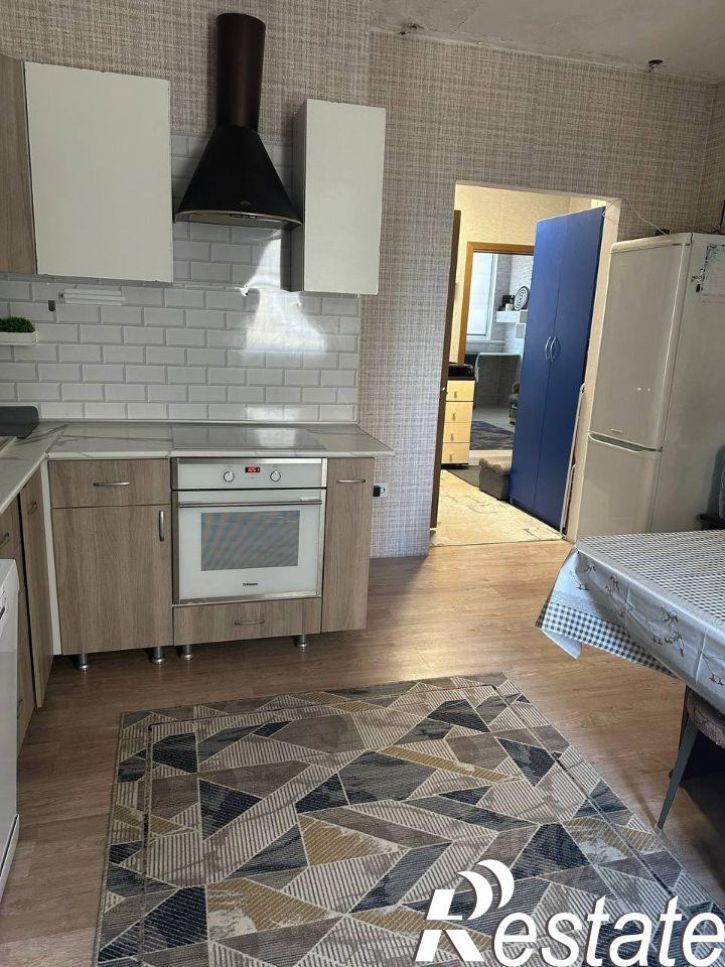 2-комн квартира улица Лётчика Позднякова, 2 к11,  д. 2 к11