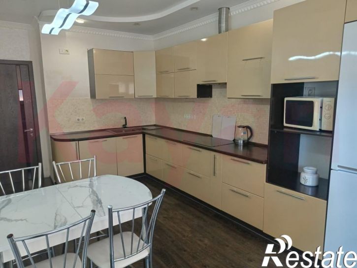 3-комн квартира 9-го Мая ул.