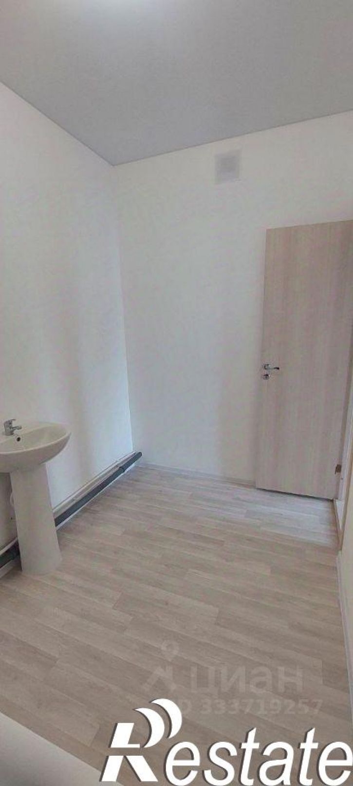 3-комн квартира улица Лётчика Позднякова, 2 к17,  д. 2 к17