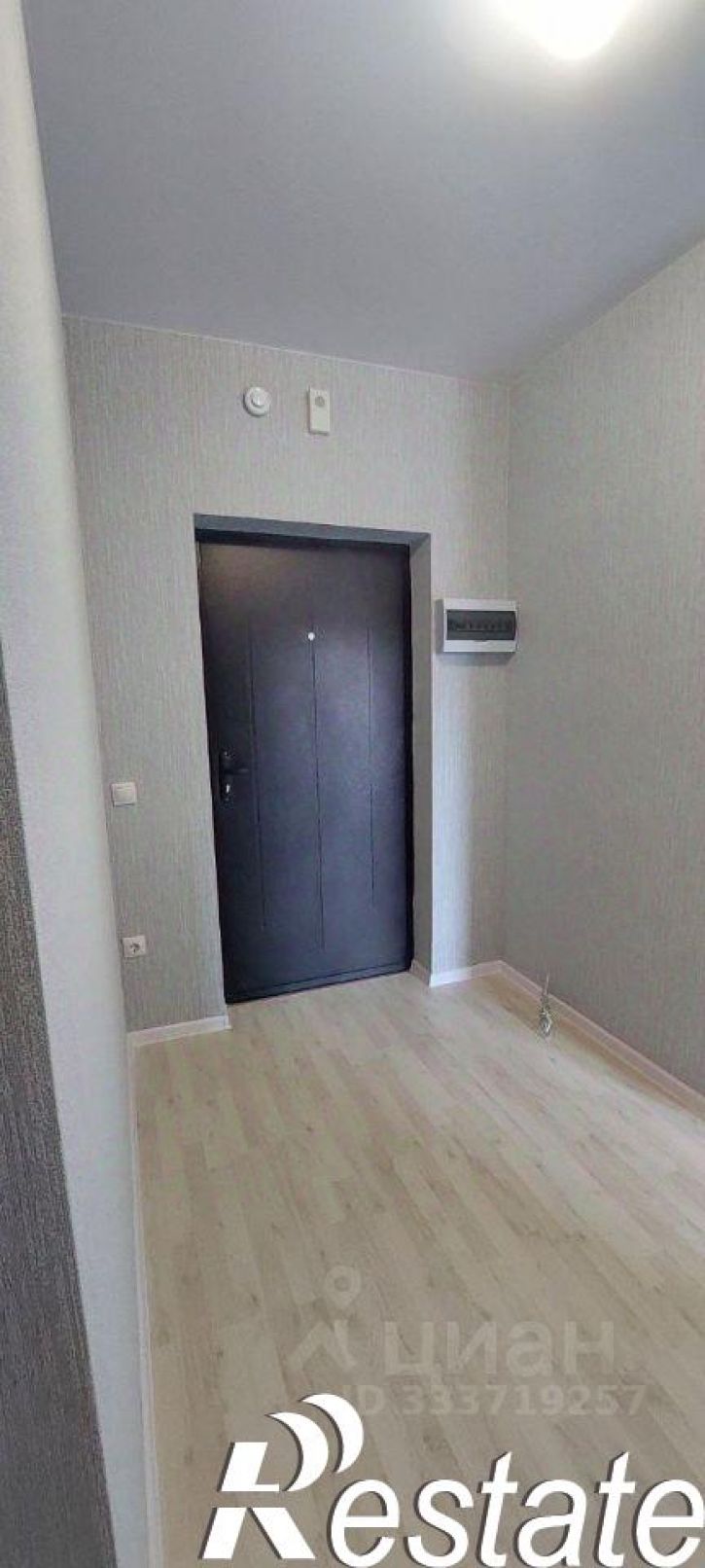 3-комн квартира улица Лётчика Позднякова, 2 к17,  д. 2 к17