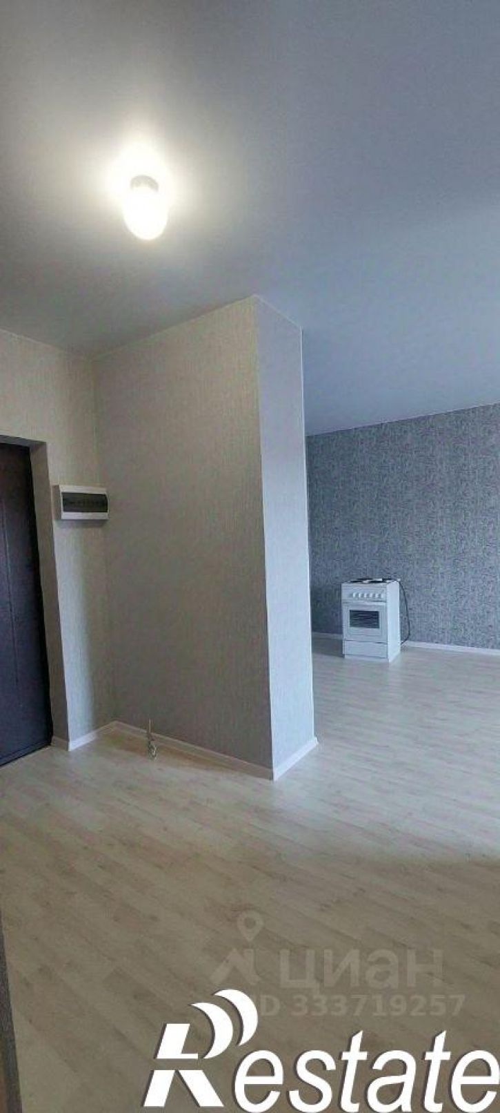 3-комн квартира улица Лётчика Позднякова, 2 к17,  д. 2 к17