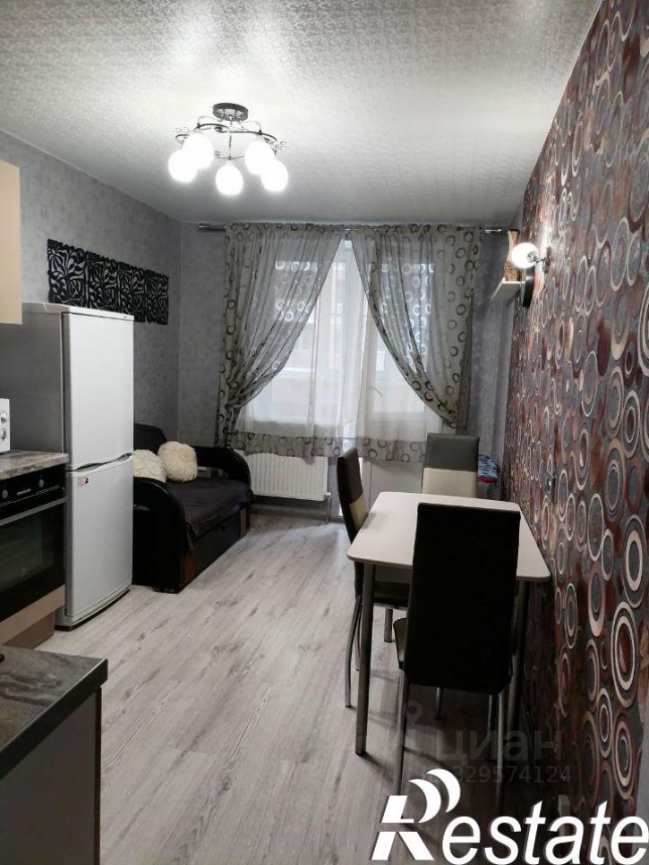1-комн квартира улица Селезнёва, 4/13 лит1,  д. 4/13 лит1
