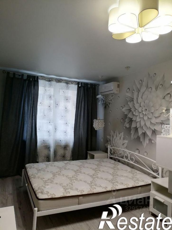 1-комн квартира улица Селезнёва, 4/13 лит1,  д. 4/13 лит1