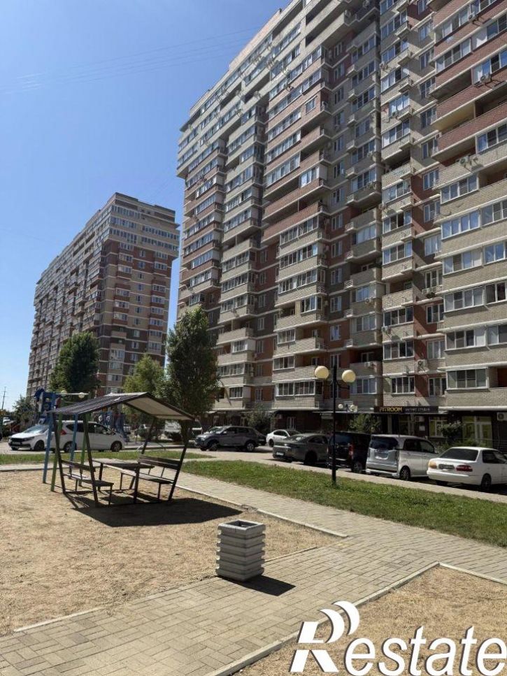 2-комн квартира улица Автолюбителей, 1/7 к5,  д. 1/7 к5