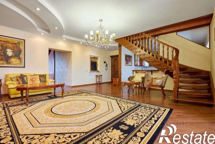 5-комн квартира улица Яна Полуяна, 17,  д. 17
