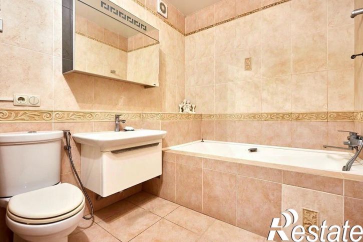 5-комн квартира улица Яна Полуяна, 17,  д. 17
